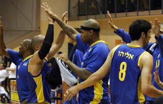 צולם על ידי השחקן ה-12 - כל הזכויות שמורות